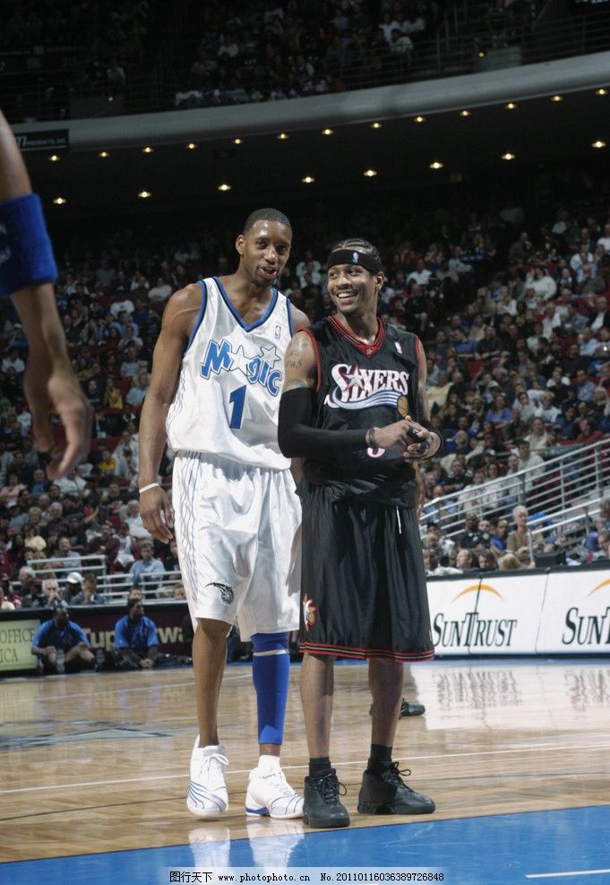 孔蒂：我们的中场只剩洛博特卡和小麦，希望不会再有人受伤（孔蒂：中场仅余洛博特卡与小麦，盼再无伤兵）