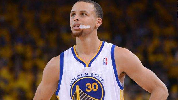 热议U22男足输越南：五后卫+偏哨都输了，非要国际日去忙全运（U22国足负越南掀热议：五后卫难救场，争议判罚难改局，国际比赛日仍忙全运）