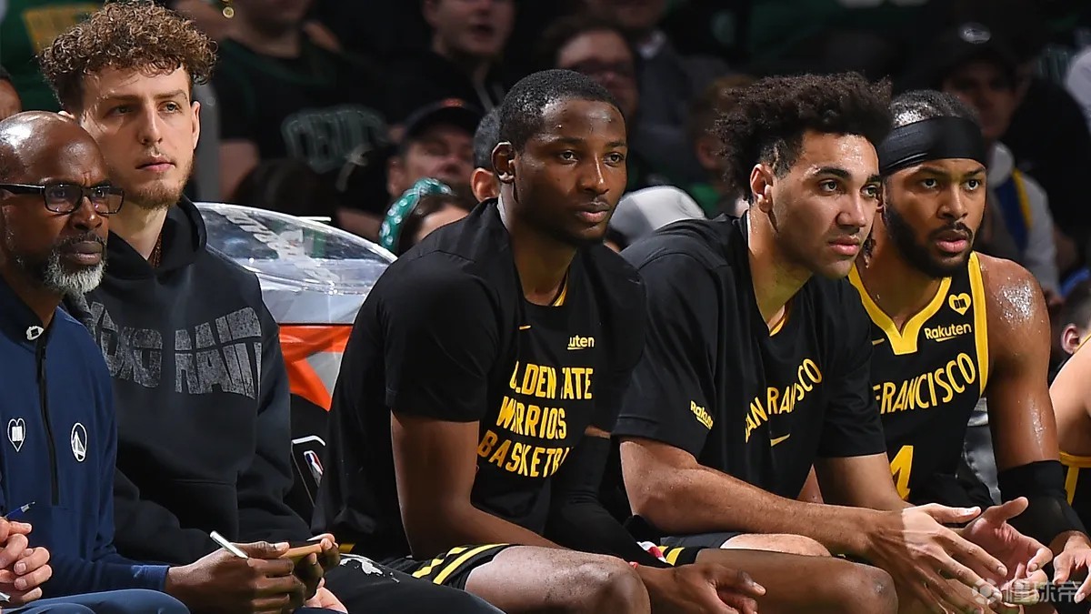 格拉斯纳：曼城的进攻令人印象深刻，但在防守端有可乘之机（格拉斯纳：曼城火力惊人，防线仍有破绽）