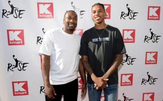 记者：如今国脚级球员税后拿100万甚至几十万年薪越来越普遍（记者：国脚级球员税后年薪百万甚至数十万日益普遍）