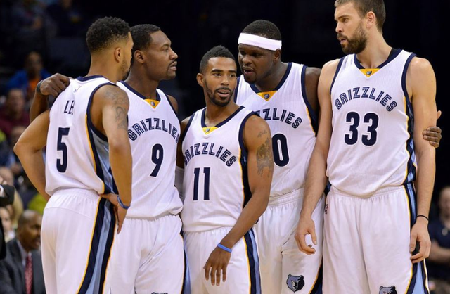 罗伊斯重返多特主场，俱乐部官方社媒发文欢迎（罗伊斯再临多特主场，俱乐部官方社媒发帖欢迎）