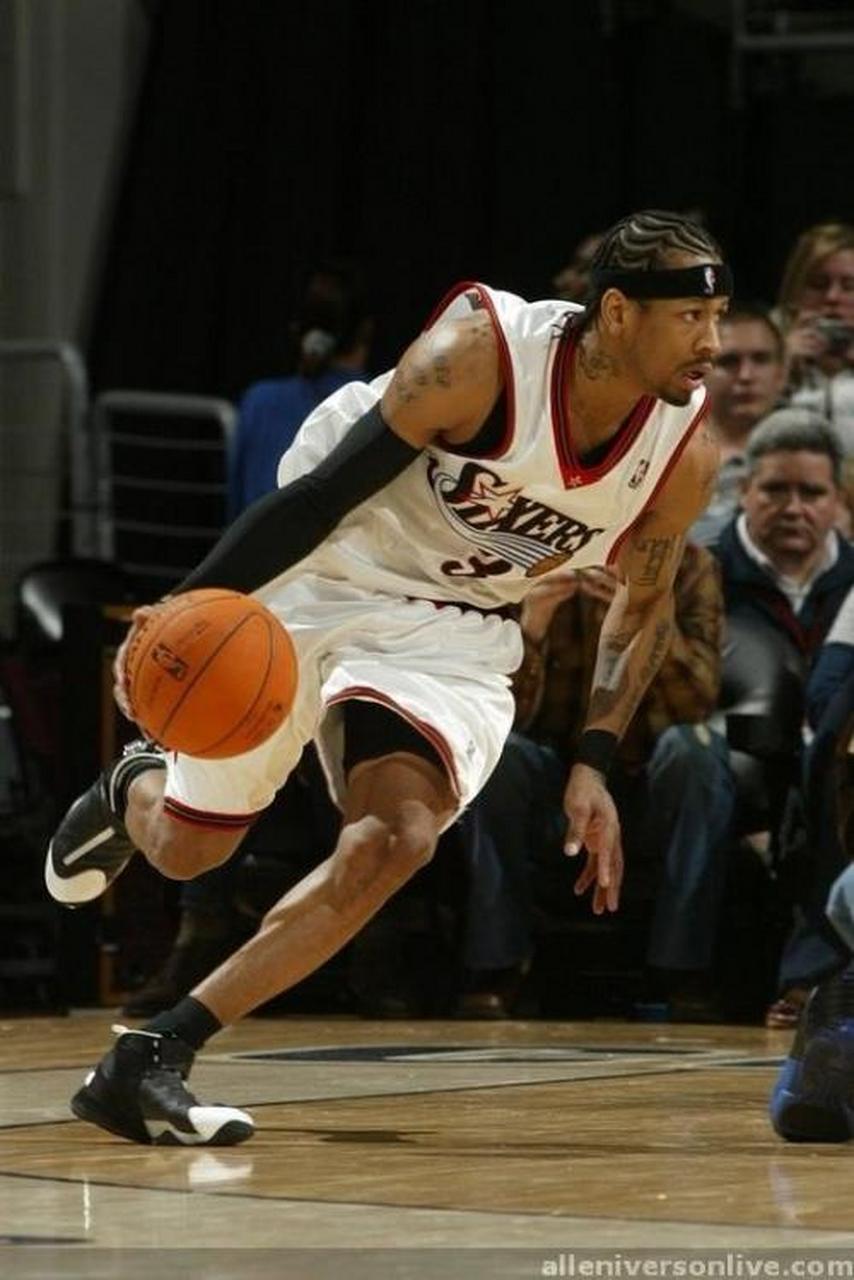 状态不佳！爱德华兹11中3得到15分5失误（手感低迷！爱德华兹11投3中仅拿15分并出现5次失误）